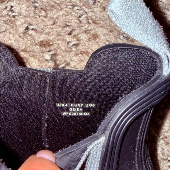 Hunter Original Chelsea Rain Boot in Black - Picture 4 of 4